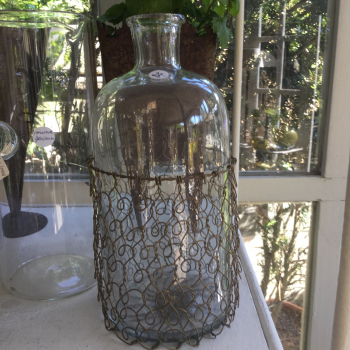 Glasflasche mit  Messingdrahtnetz