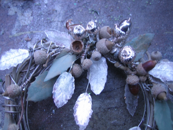 Ausgefallener Silberkranz mit Steineichenblätter und Eicheln